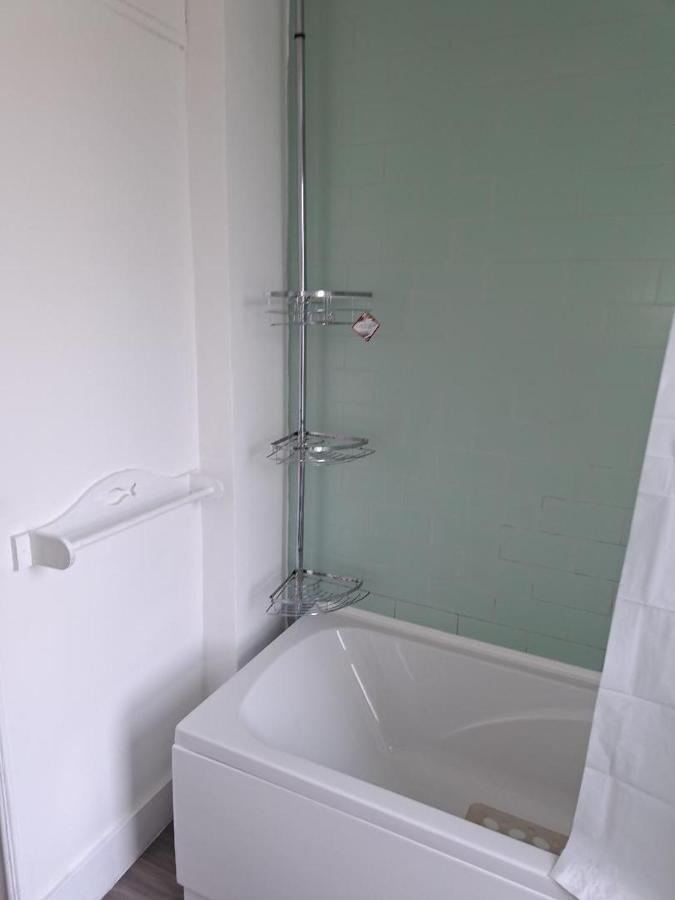 Single Bedroom Near London Seven Kings Train Station Ilford Exterior foto